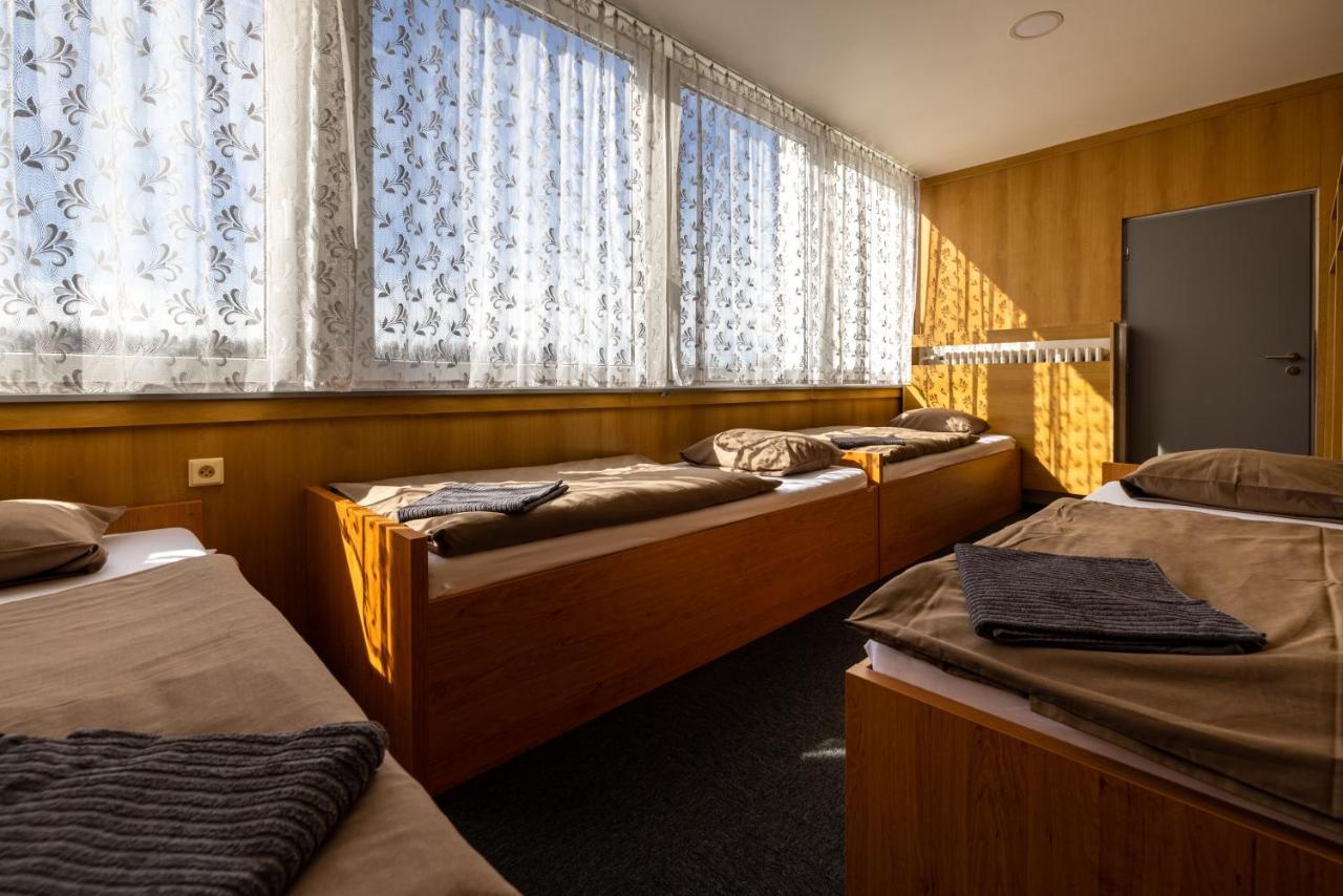 Hotel Zimni Stadion Slaný Eksteriør bilde